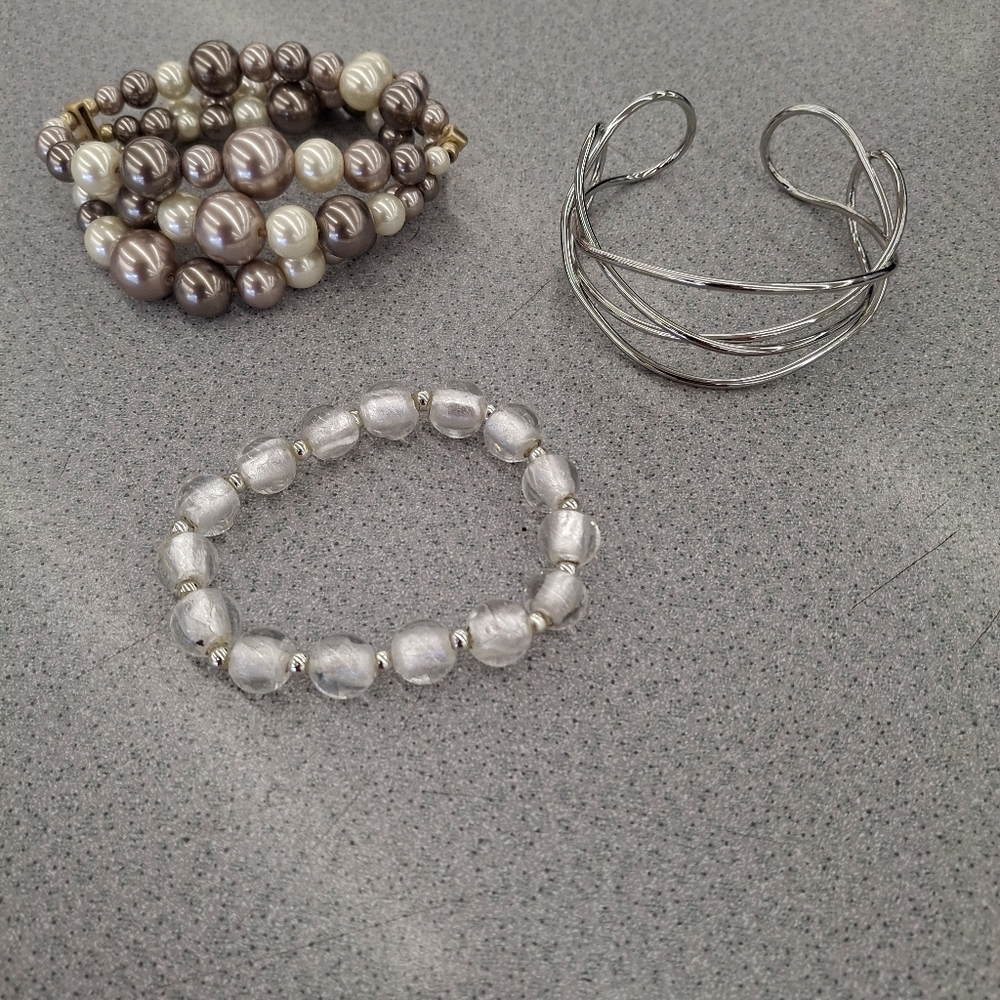 3 Bracelets